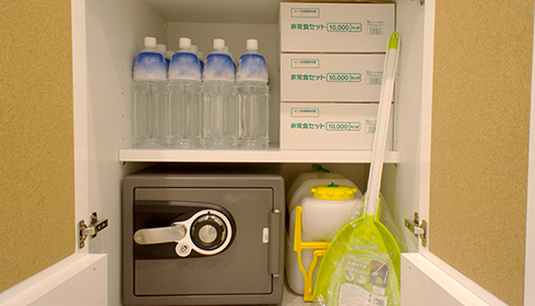 写真：パントリー（食品貯蔵庫）でのローリングストックの一例